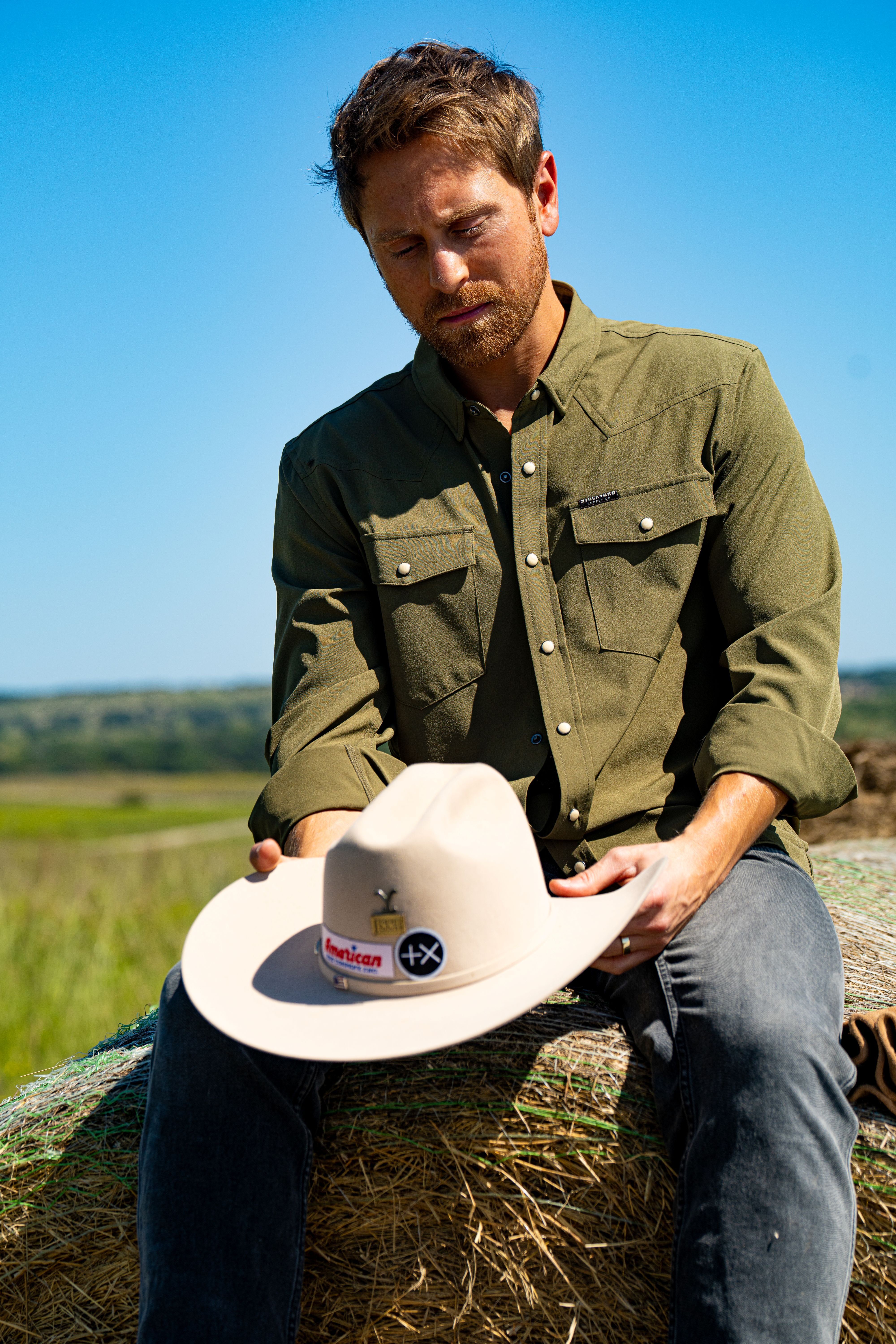 A single green leaf against a white background.